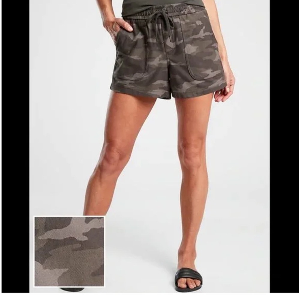Athleta camo Farralon short size 6